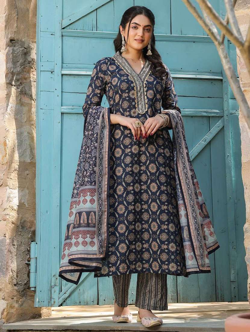 women printed three quarter sleeve kurta pant with dupatta set