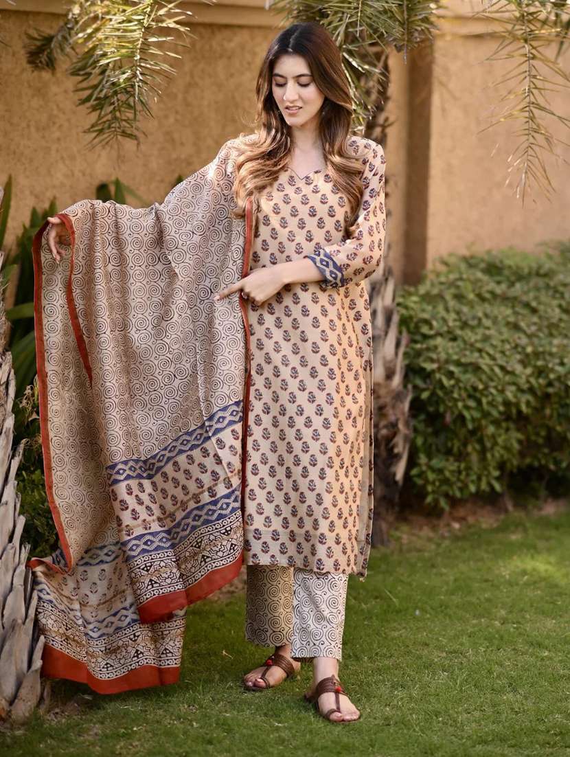 women floral three quarter sleeve kurta pant with dupatta set