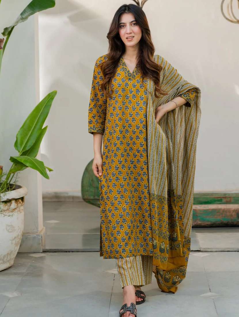 women floral three quarter sleeve kurta pant with dupatta set