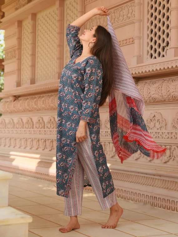 women floral three quarter sleeve kurta pant with dupatta set - 22282123 -  Standard Image - 3