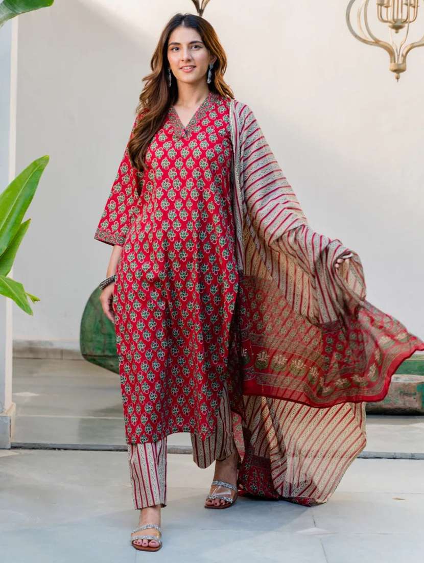 women floral three quarter sleeve kurta pant with dupatta set