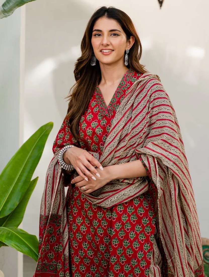 women floral three quarter sleeve kurta pant with dupatta set - 22282124 -  Standard Image - 3