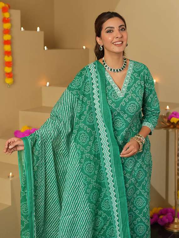 women bandhani three quarter sleeve kurta pant with dupatta set - 22282125 -  Standard Image - 3