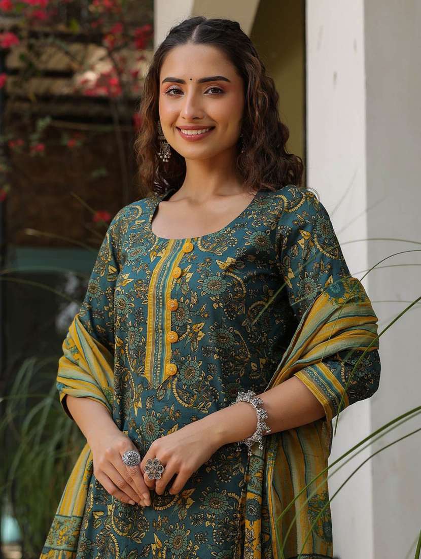 women floral three quarter sleeve kurta pant with dupatta set - 22282126 -  Standard Image - 3