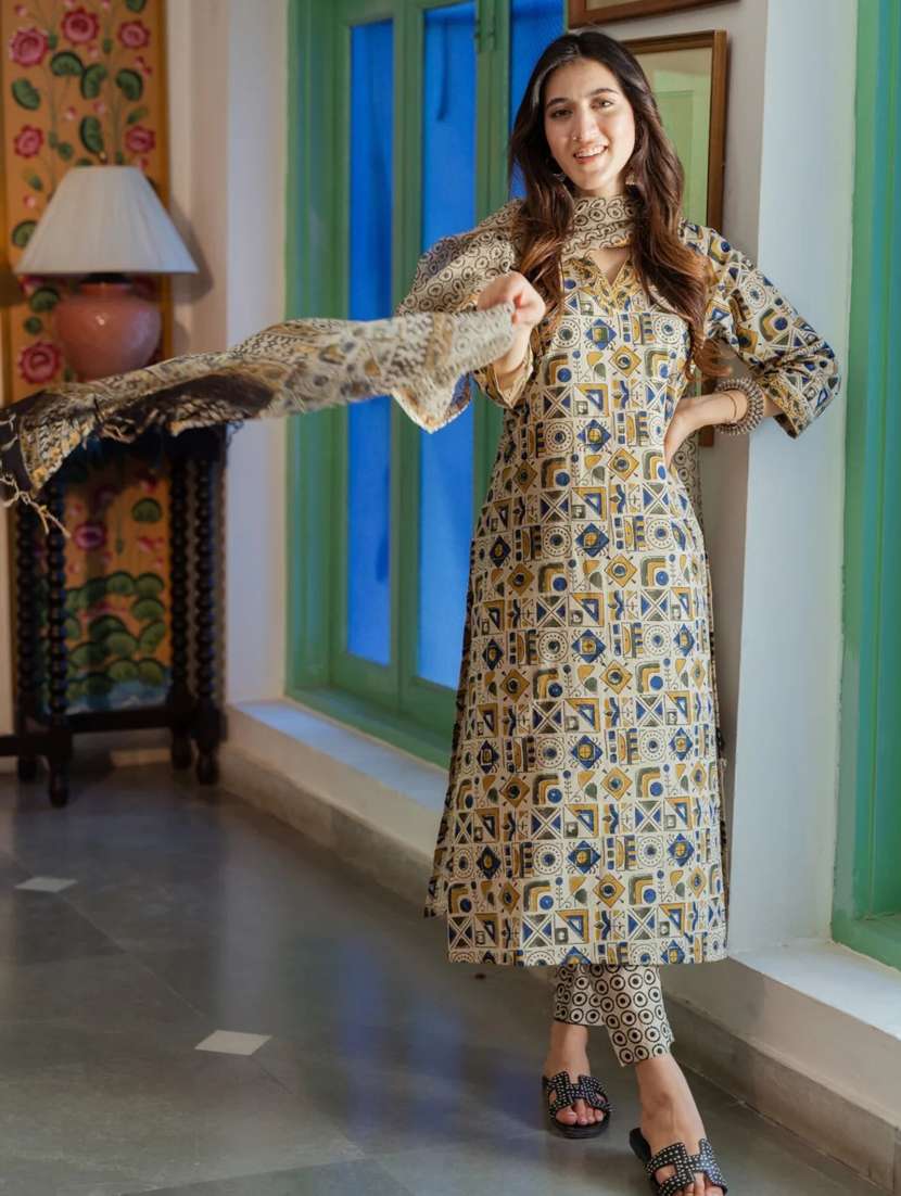 women printed three quarter sleeve kurta pant with dupatta set