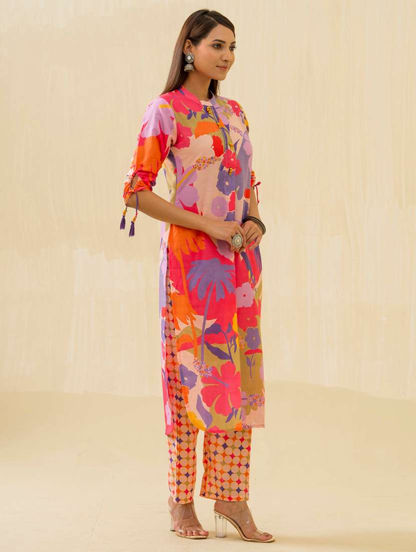 Women Printed Three Quarter Sleeve Kurta Pant Set - 22282179 -  Standard Image - 3