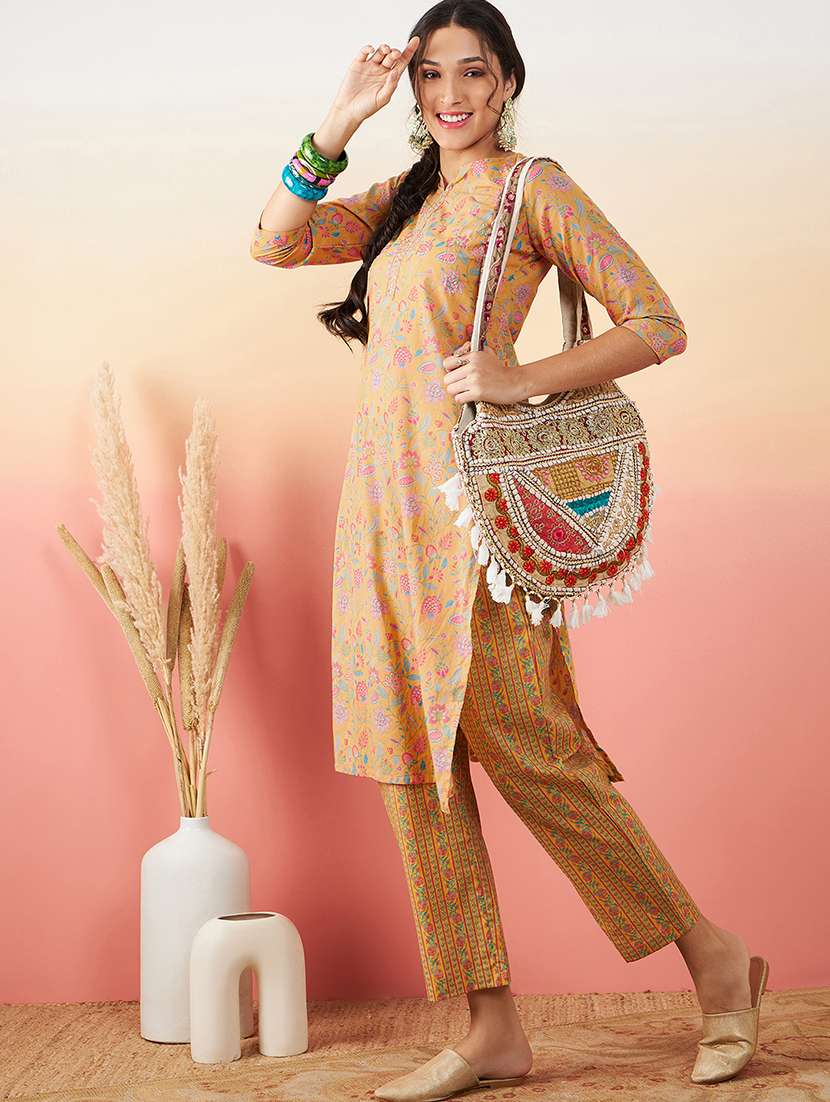 women floral notch neck kurta pant set