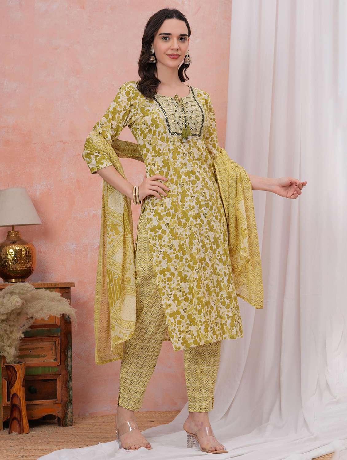 women printed kurta and pant with dupatta set - 22283041 -  Standard Image - 3