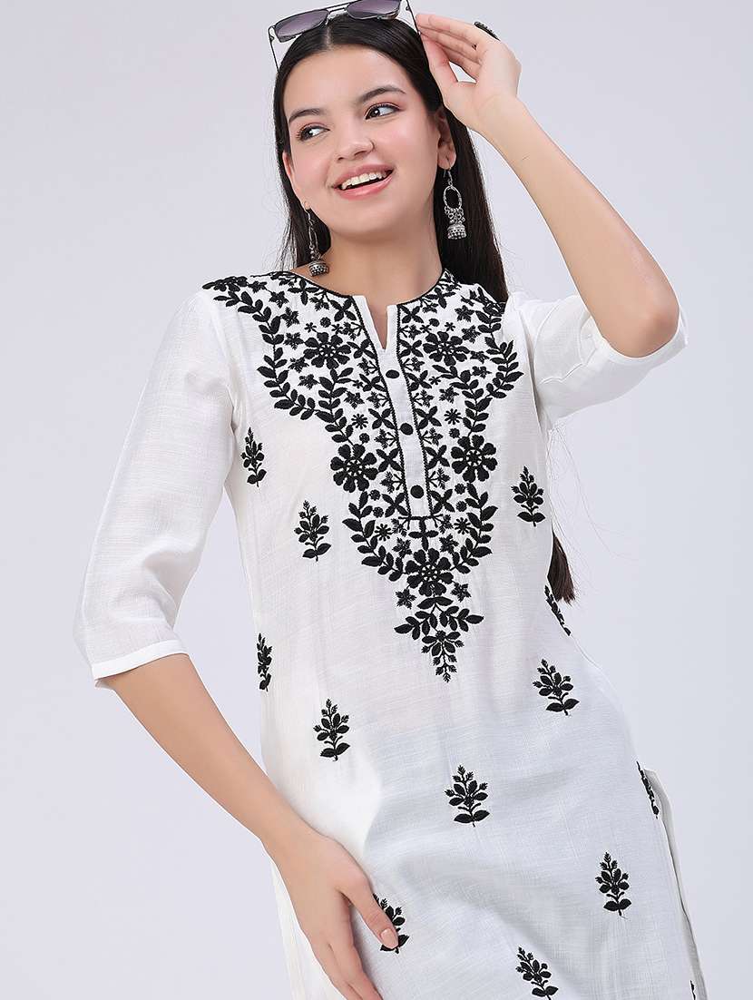 Women Embroidered Three Quarter Sleeves Straight Kurta - 22284494 -  Standard Image - 5