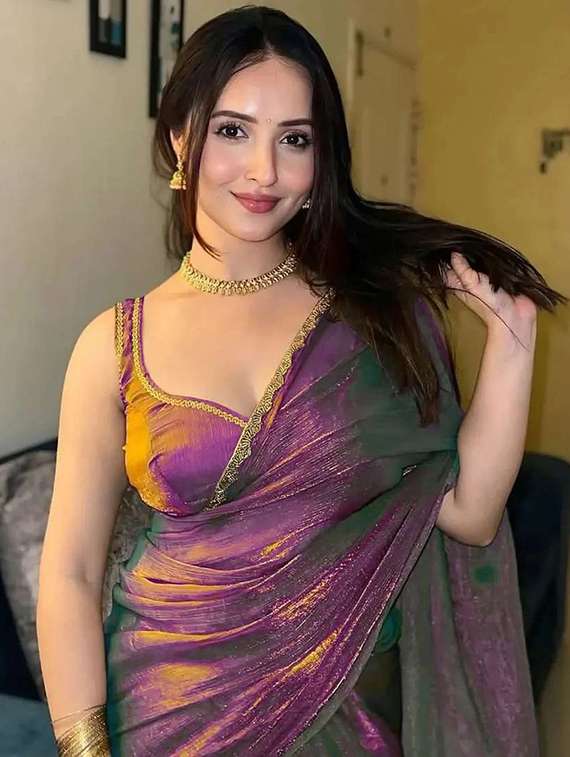 women solid with embellished bordered saree with blouse - 22285399 -  Standard Image - 3