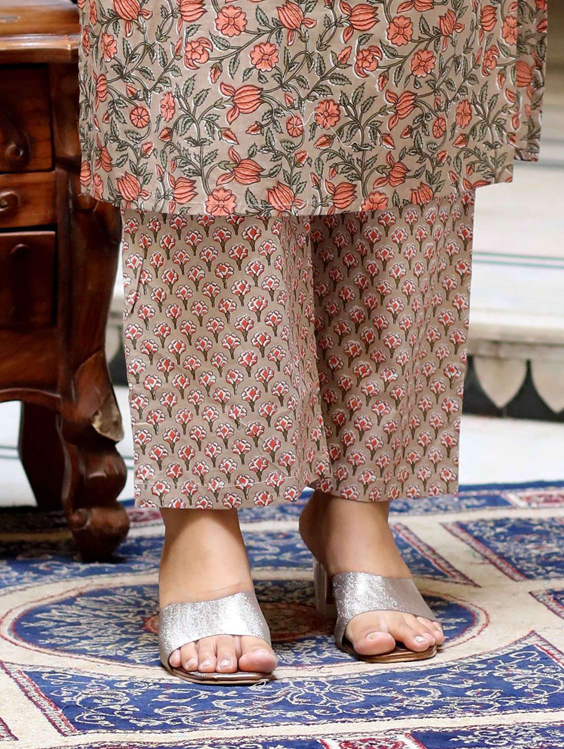 women floral printed three quarter sleeve kurta palazzo set - 22285571 -  Standard Image - 3