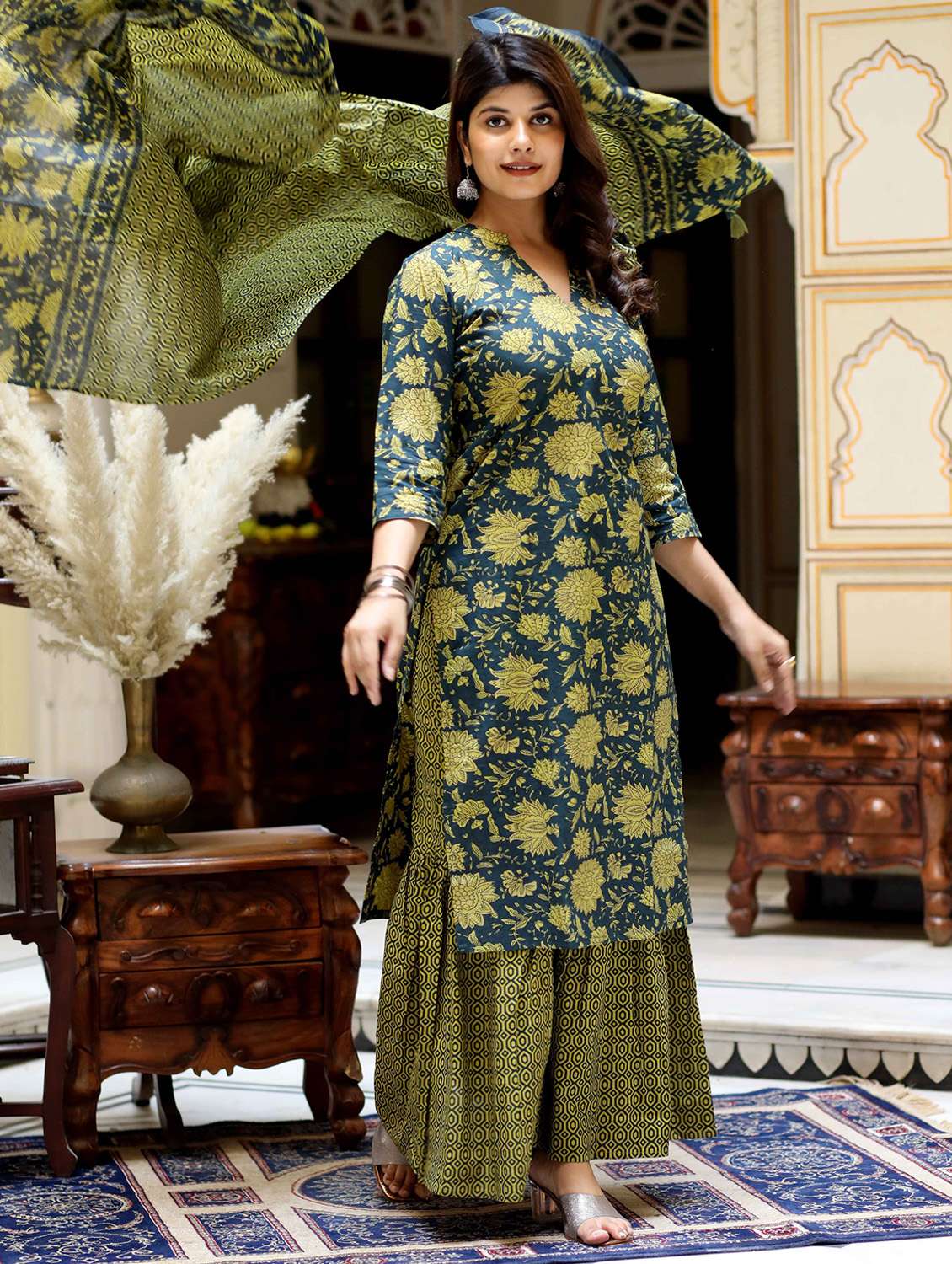 women printed three quarter sleeve kurta sharara with dupatta set - 22285581 -  Standard Image - 3