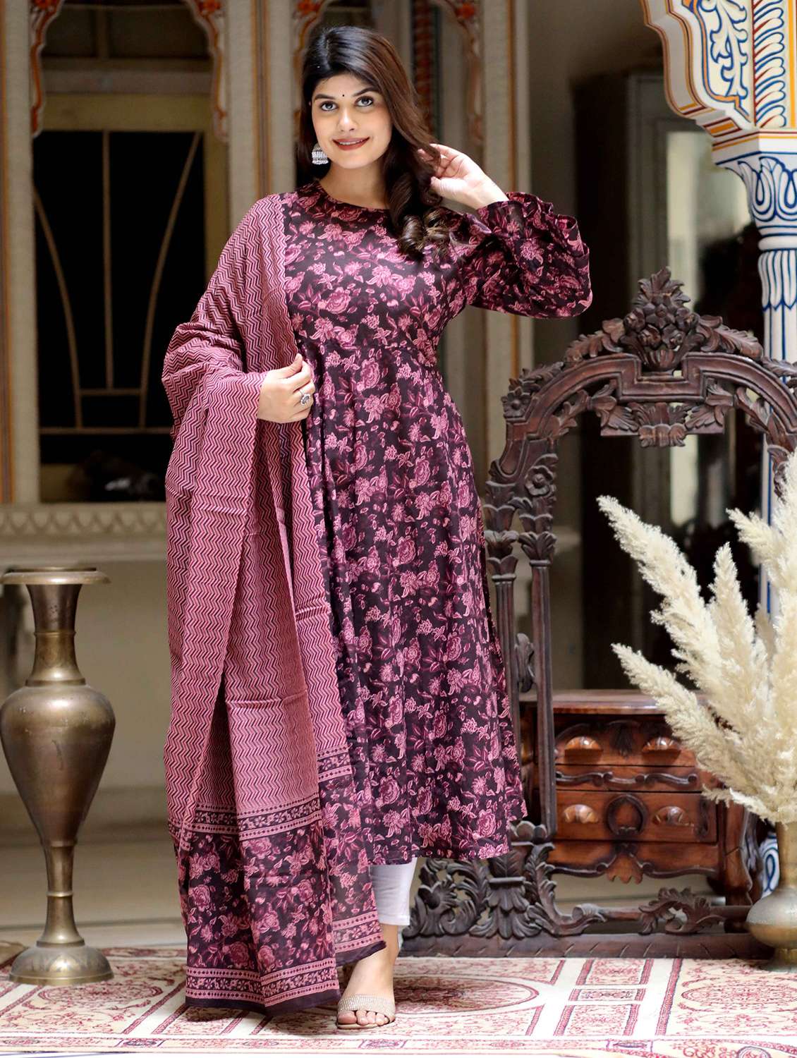 women printed bell sleeve kurta with dupatta set - 22285586 -  Standard Image - 3