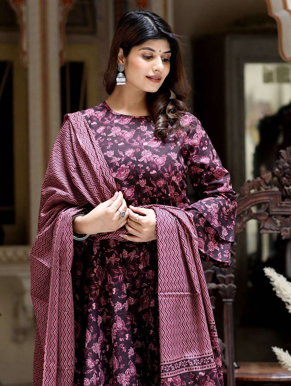 women printed bell sleeve kurta with dupatta set - 22285586 -  Standard Image - 5