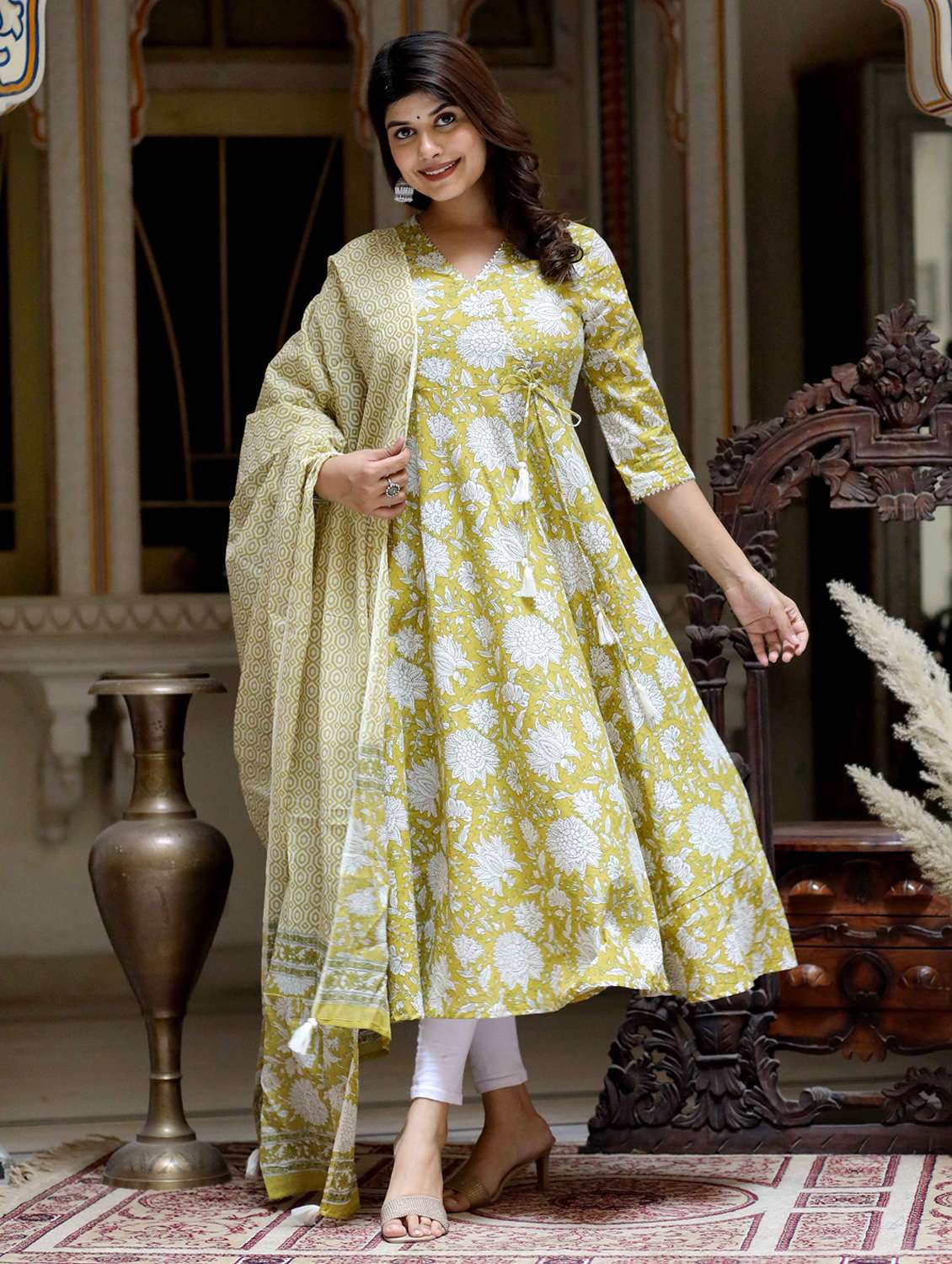 women printed three quarter sleeve kurta with dupatta set