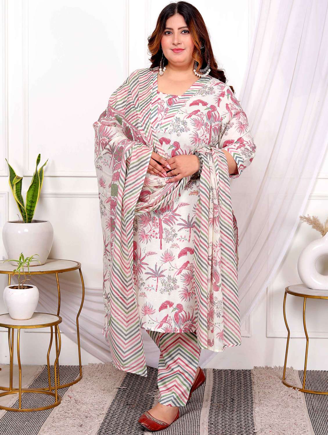 women plus size floral three quarter sleeve kurta pant with dupatta set - 22285618 -  Standard Image - 3