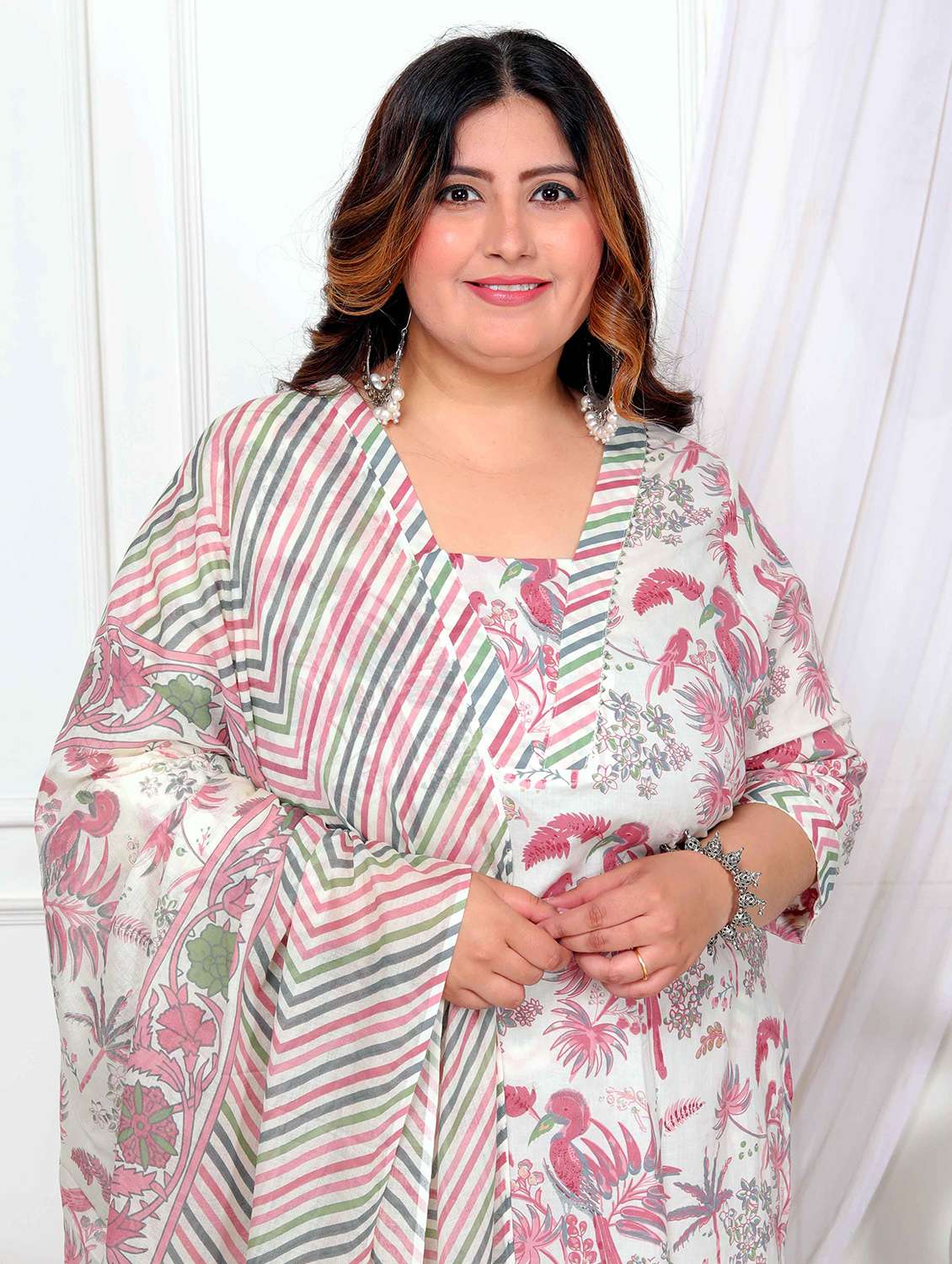 women plus size floral three quarter sleeve kurta pant with dupatta set - 22285618 -  Standard Image - 5