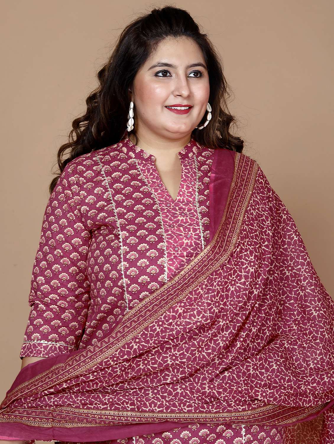 women plus size floral three quarter sleeve kurta palazzo with dupatta set - 22285628 -  Standard Image - 5