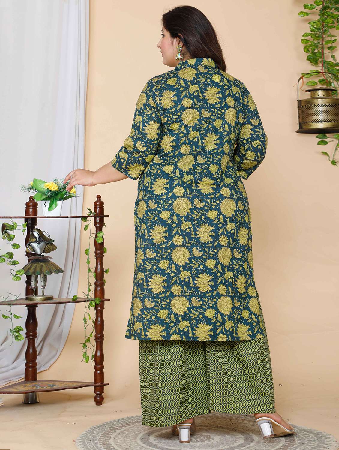 women plus size floral three quarter sleeve kurta sharara with dupatta set - 22285639 -  Standard Image - 3