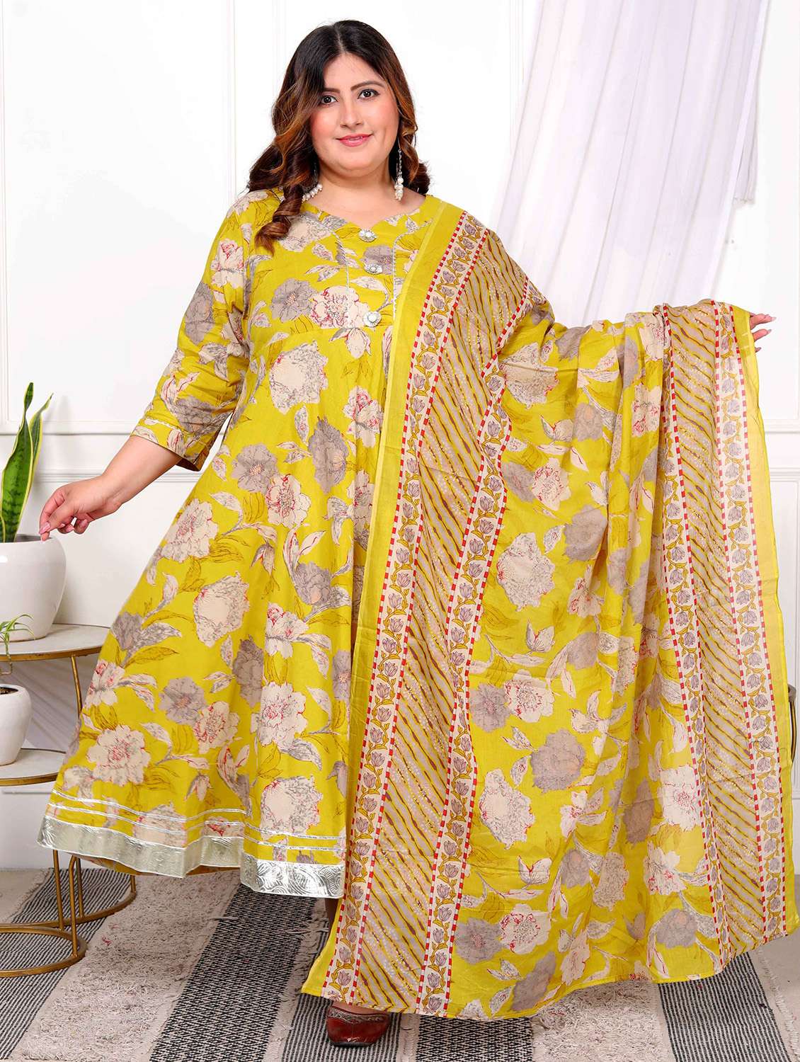 women plus size floral three quarter sleeve kurta with dupatta set