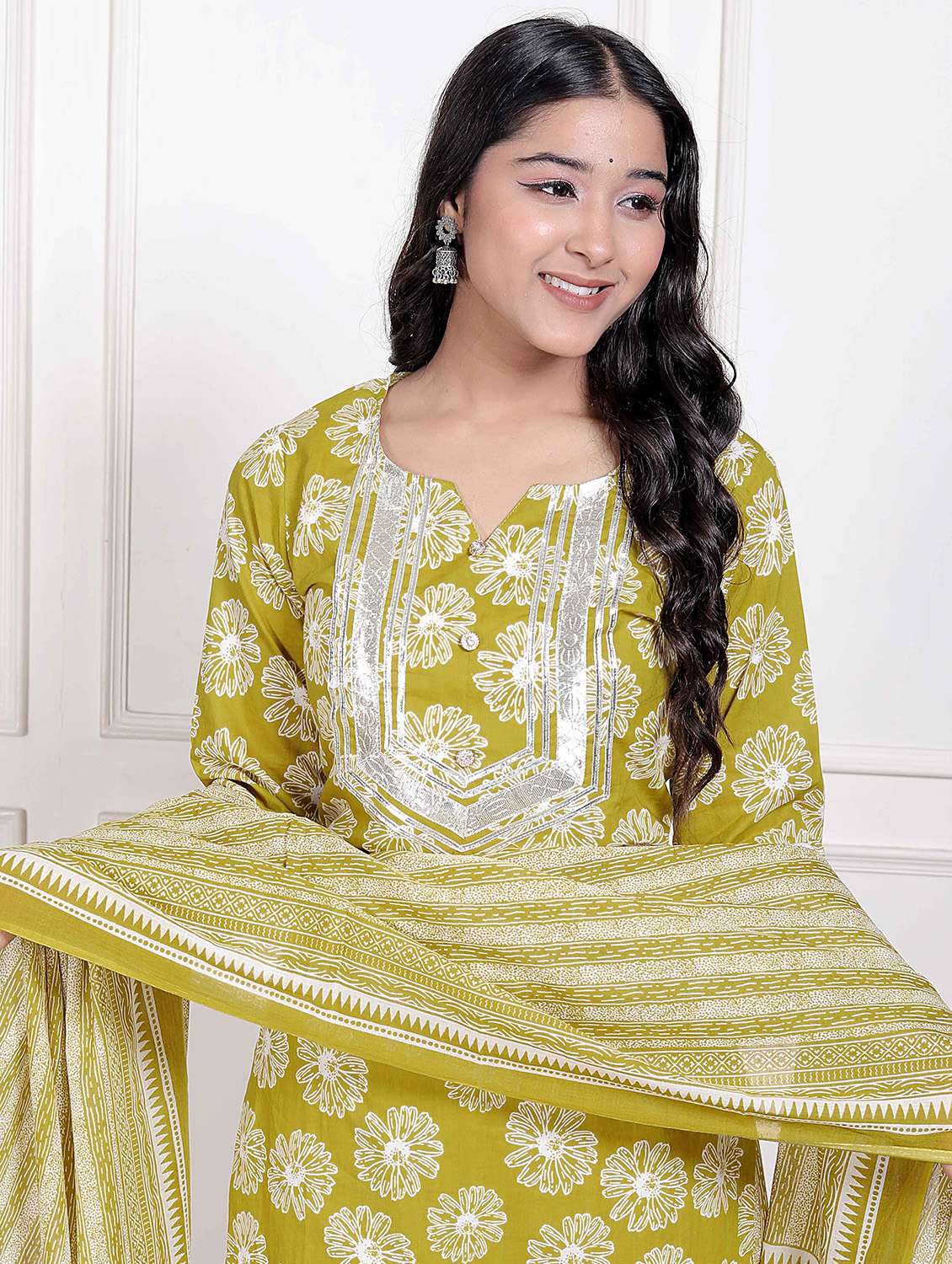 women floral three quarter sleeve kurta palazzo with dupatta set - 22285677 -  Standard Image - 5