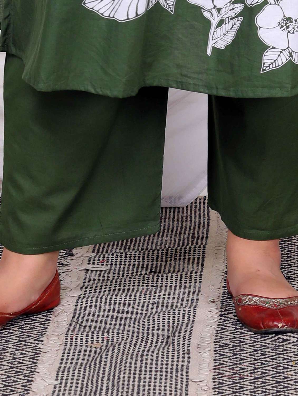 women plus size floral three quarter sleeve kurta pant with dupatta set - 22285697 -  Standard Image - 5