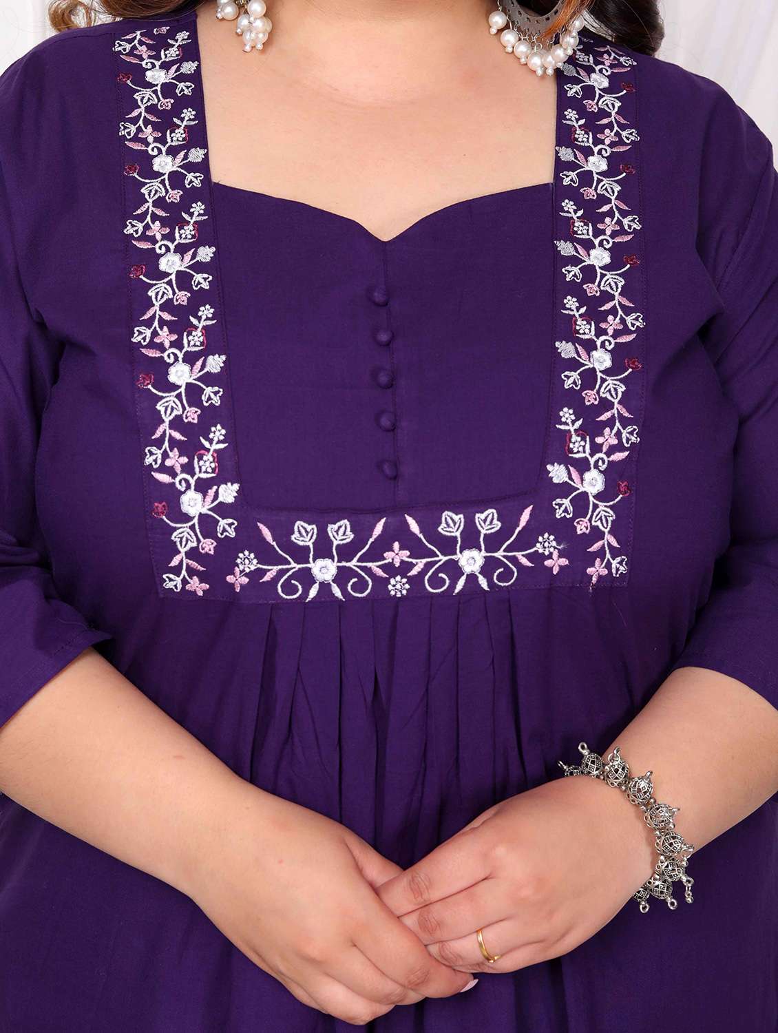 Women Plus Size Solid With Work Three Quarter Sleeve Kurta Pant Set - 22285698 -  Standard Image - 3