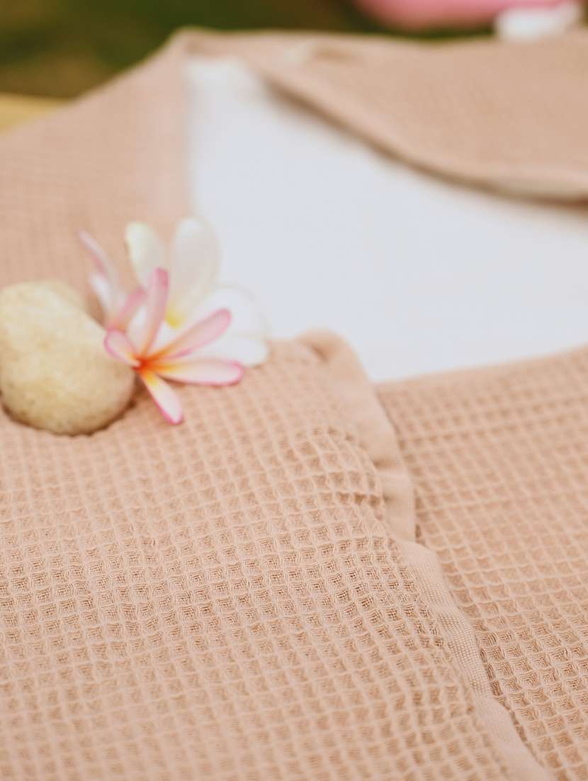 beige cotton bath towel - 22285952 -  Standard Image - 3