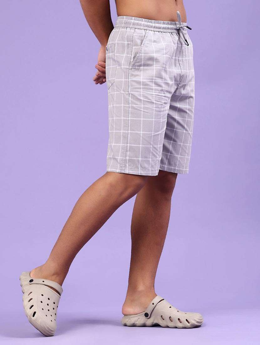men checkered mid rise regular fit bermuda shorts