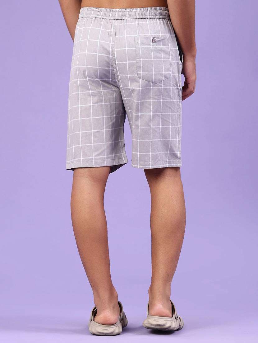 men checkered mid rise regular fit bermuda shorts - 22286110 -  Standard Image - 3