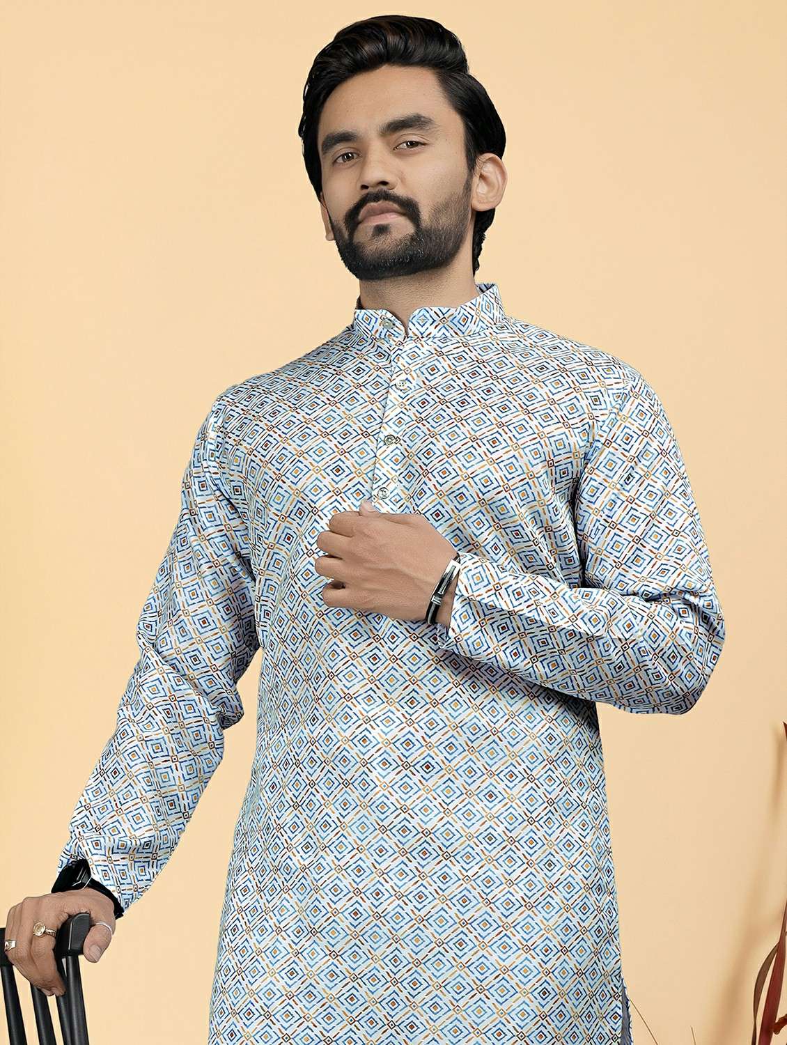 men printed mandarin neck long kurta - 22286436 -  Standard Image - 3