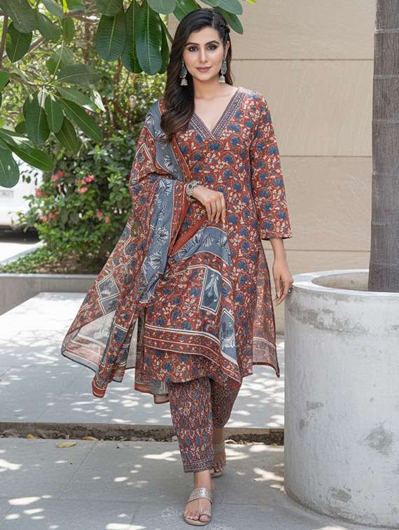 women printed three quarter sleeve kurta pant with dupatta set