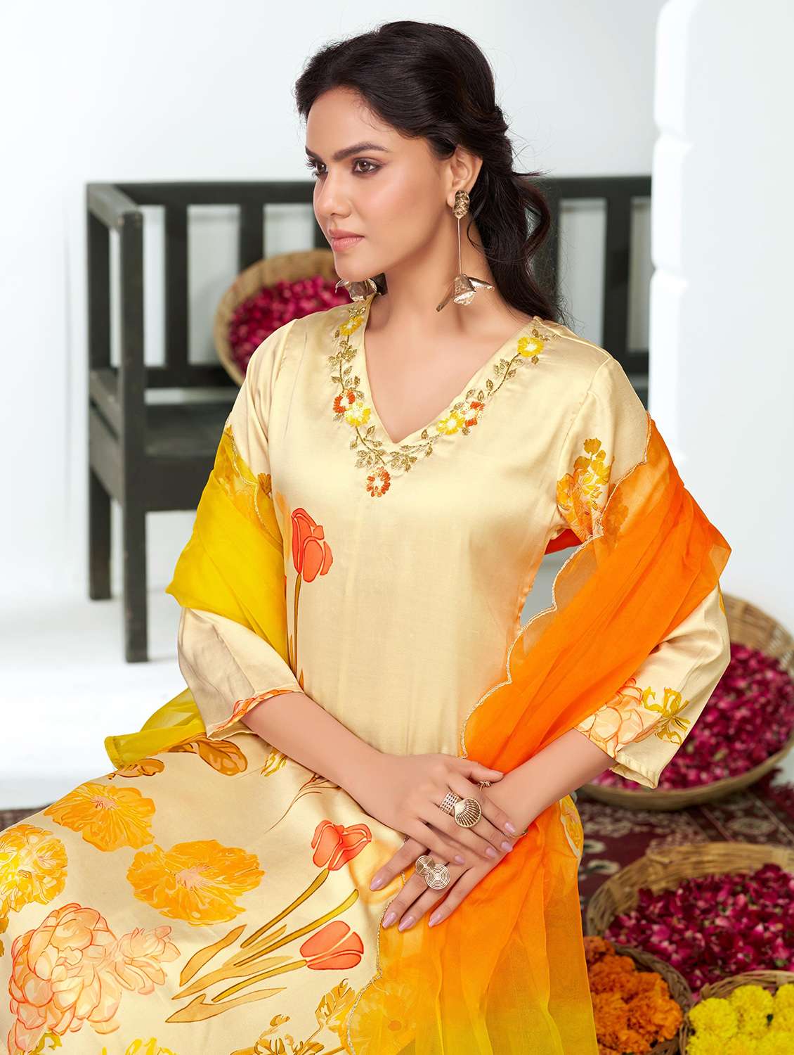 women floral three quarter sleeve kurta pant with dupatta set - 22286523 -  Standard Image - 3