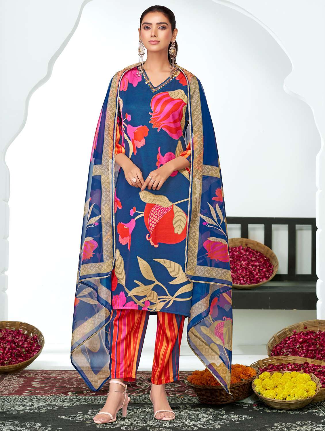 women floral bell sleeve kurta pant with dupatta set
