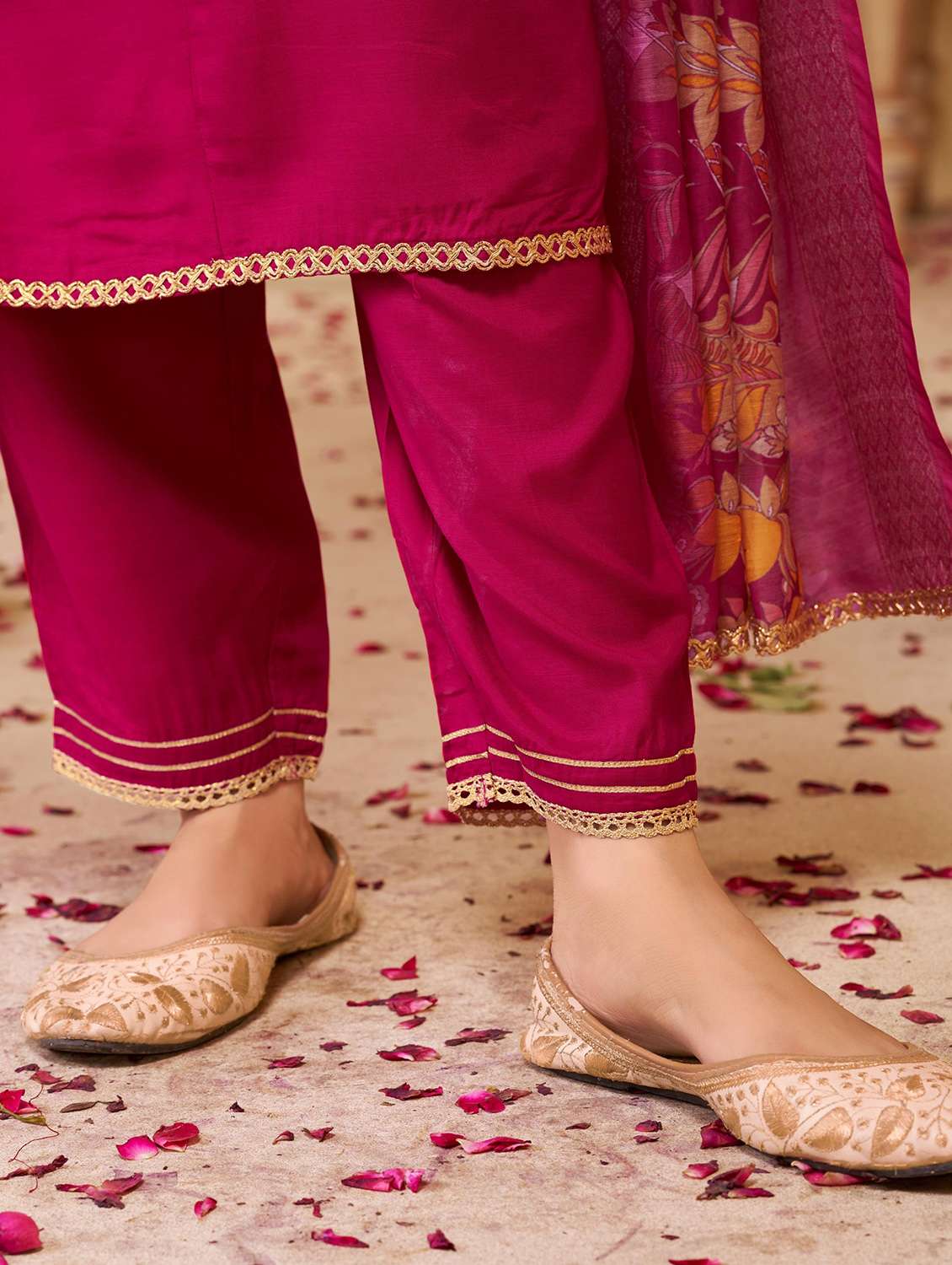 women solid three quarter sleeve kurta pant with dupatta set - 22286540 -  Standard Image - 5