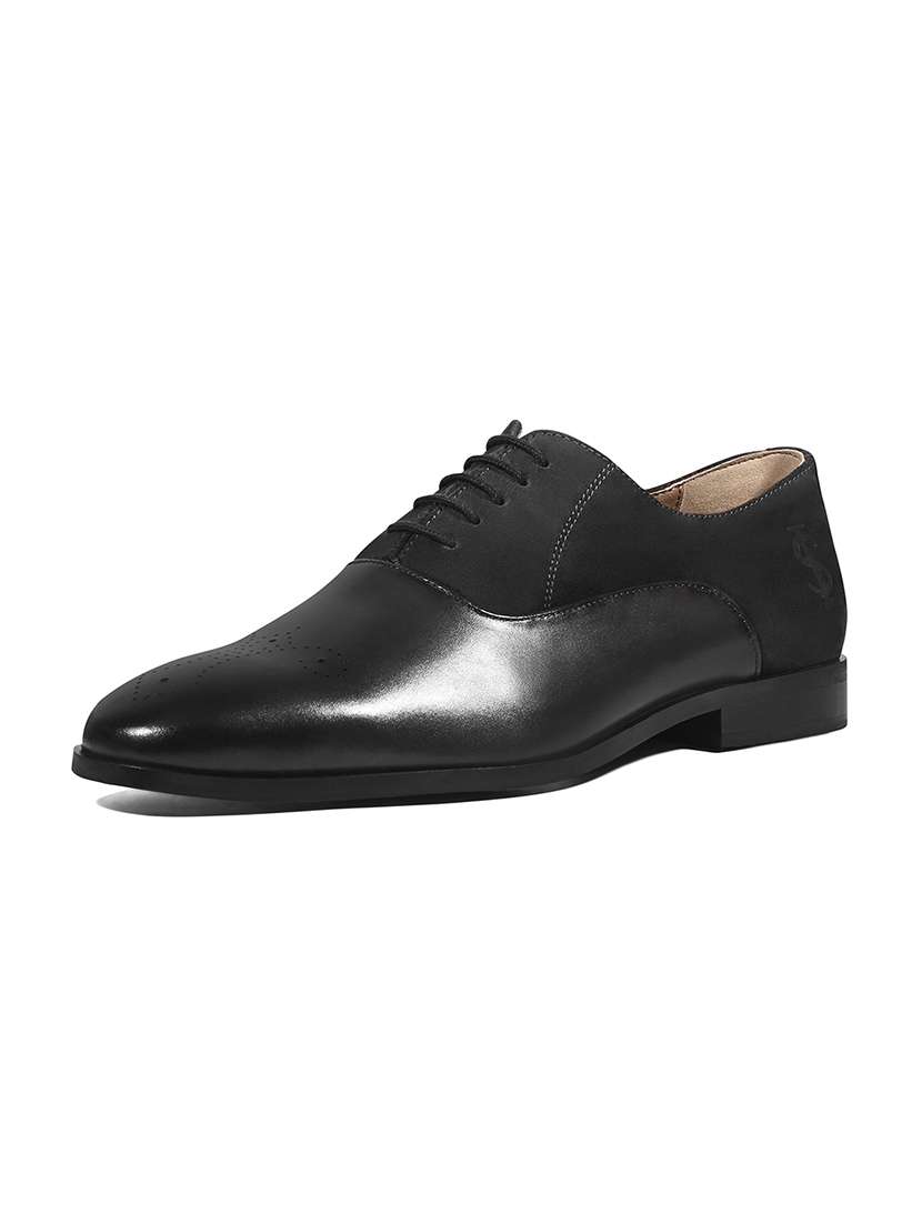 men black solid lace-up derbies