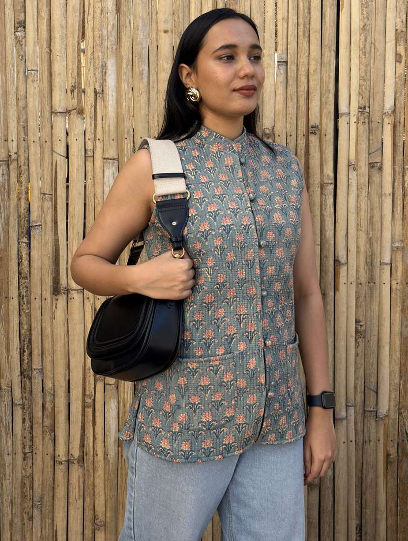 women printed mandarin neck sleeveless jacket