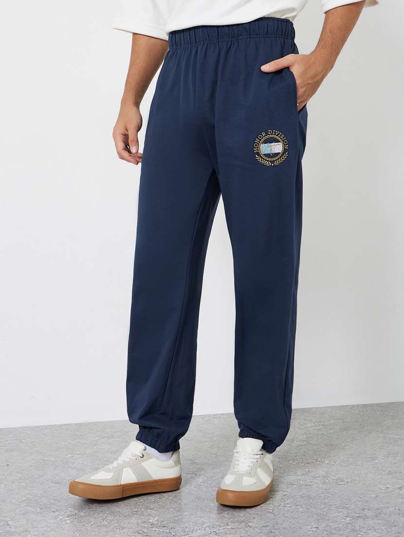 men solid mid rise relaxed fit jogger
