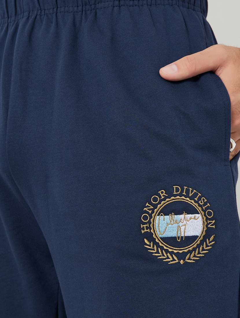 men solid mid rise relaxed fit jogger - 22287909 -  Standard Image - 3