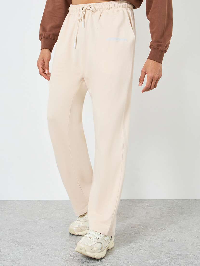 men solid mid rise relaxed fit track pant