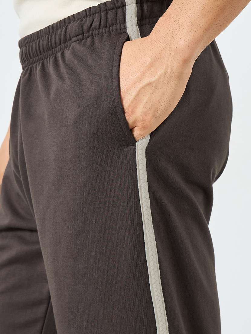 men solid mid rise relaxed fit track pant - 22287915 -  Standard Image - 3