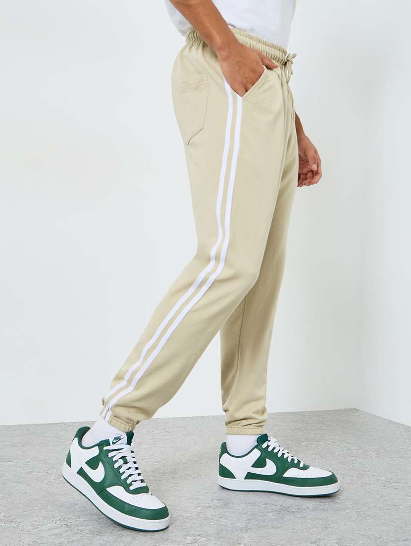 men solid mid rise regular fit jogger