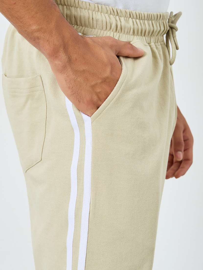 men solid mid rise regular fit jogger - 22287916 -  Standard Image - 3