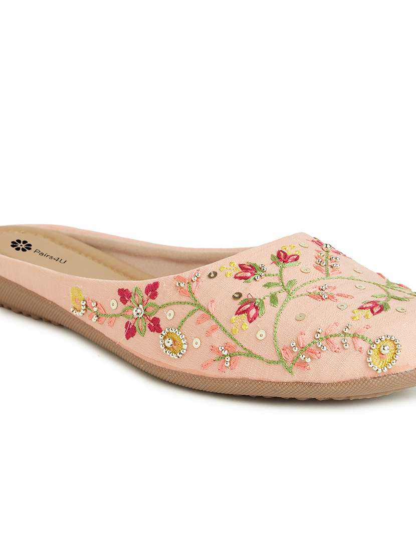 women embroiderd slip on mojari - 22288666 -  Standard Image - 5