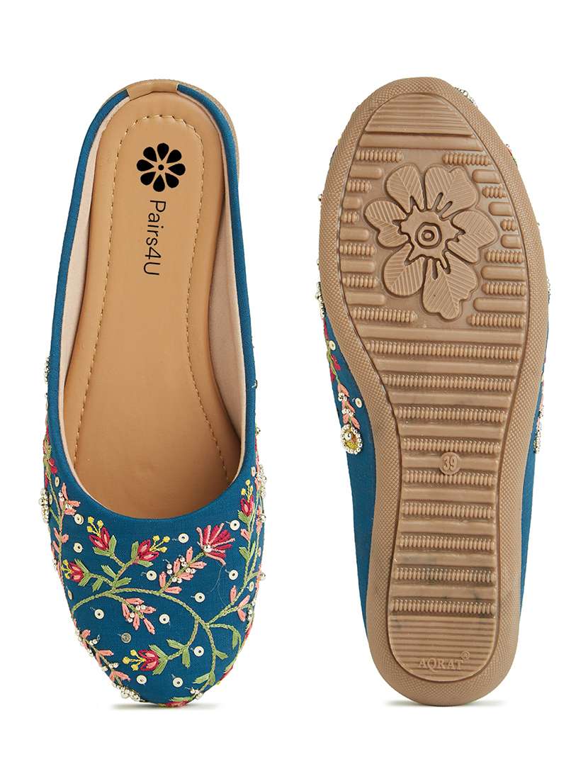 women embroiderd slip on mojari - 22288669 -  Standard Image - 5