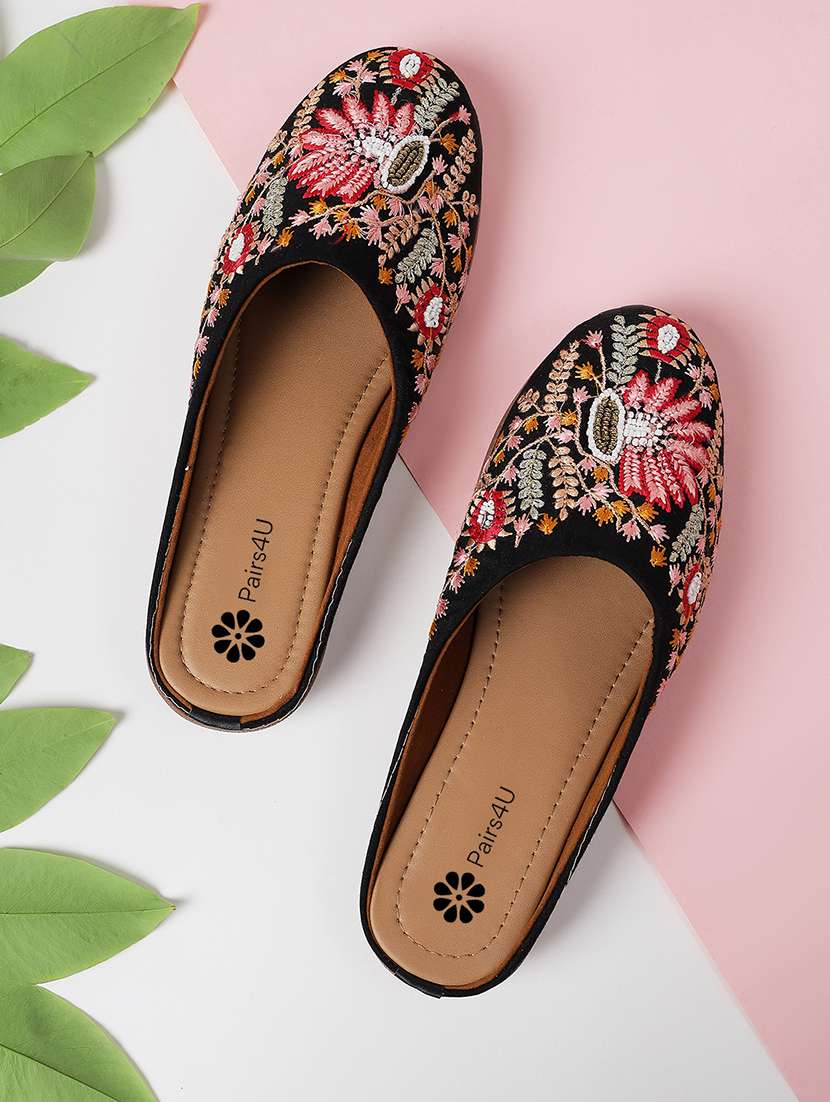 women embroidered slip on mojari