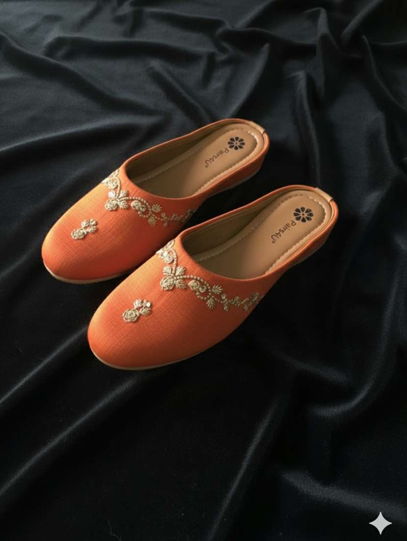 women embroiderd slip on mojari - 22288681 -  Standard Image - 5