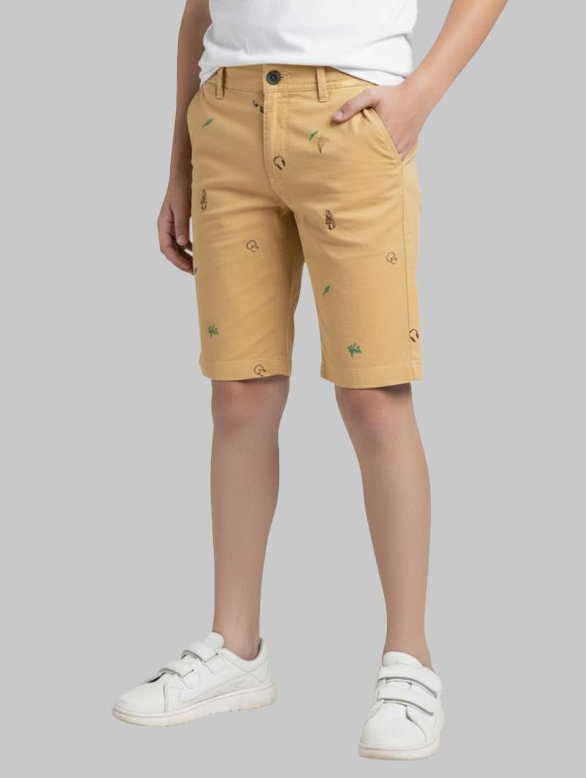 boys printed mid rise shorts