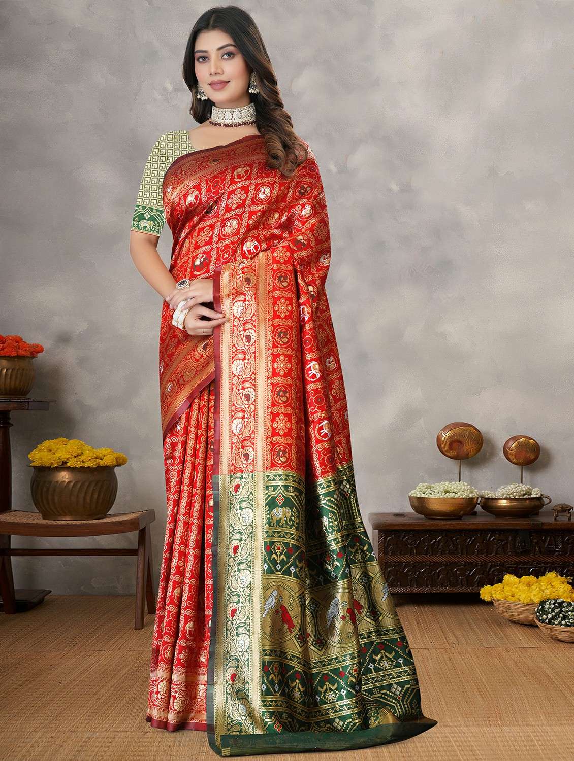 women self design banarasi saree with blouse