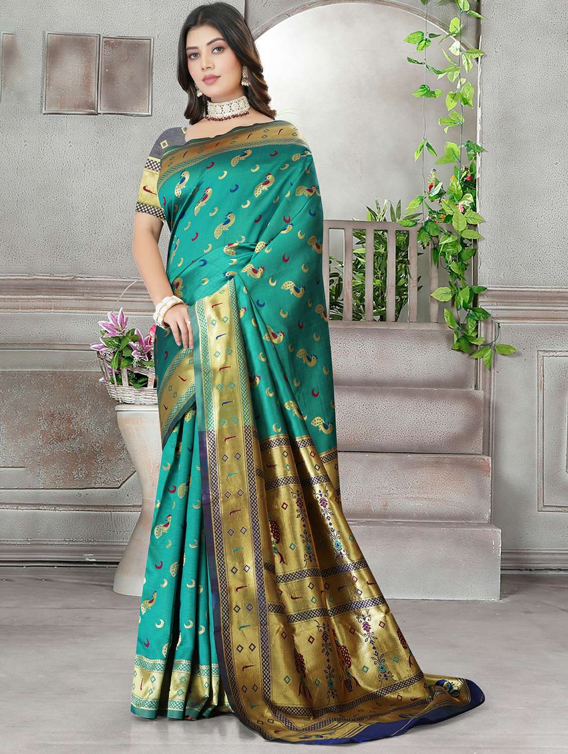 women self design banarasi saree with blouse